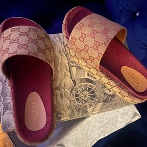 Gucci slideToo big not with.. brand new with box